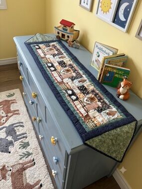 🕊️ Noah's Ark Quilted Table Runner - Primitive Country